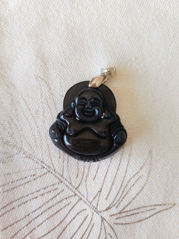 Pendentif bouddha obsidienne noire - fond tissu blanc