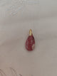 Pendentif larme rhodochrosite - fond tissu blanc bélière dorée