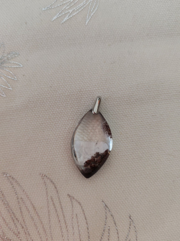 Pendentif lodolite navette - fond tissu blanc