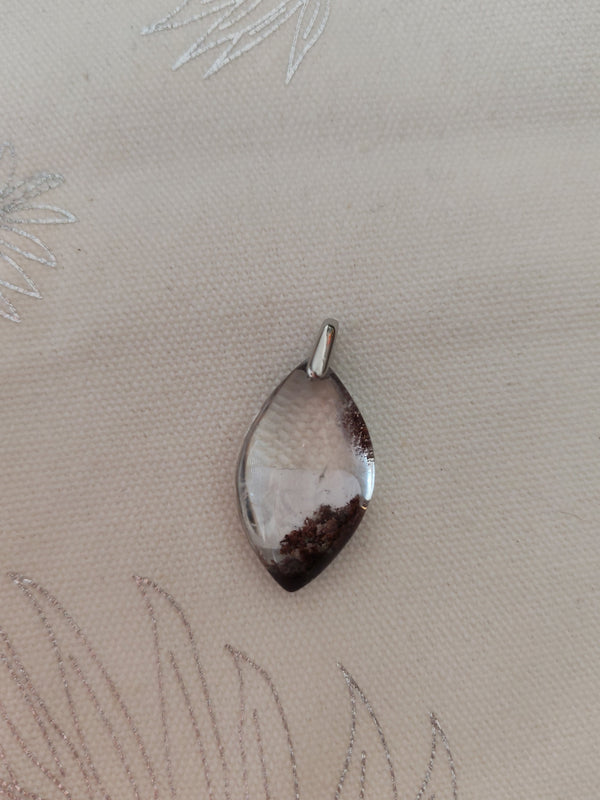 Pendentif lodolite navette - fond tissu blanc