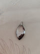 Pendentif lodolite navette - fond tissu blanc