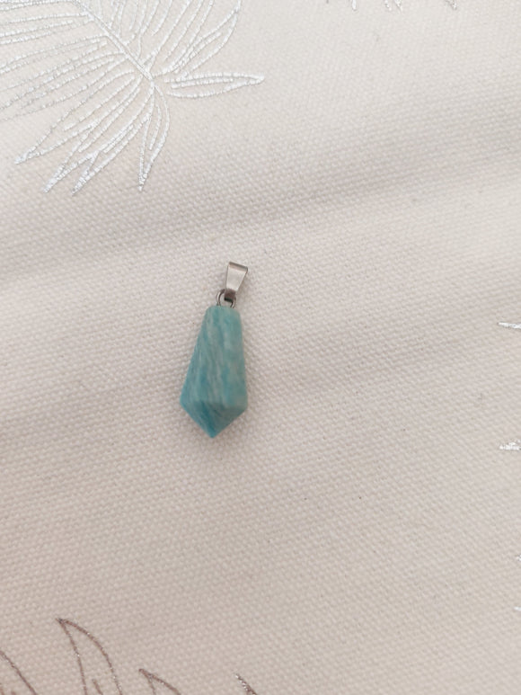 Pendentif pointe amazonite - fond tissu blanc