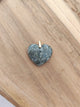 Pendentif cœur pyrite - posé sur bois