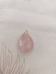 Pendentif larme quartz rose - fond tissu blanc rose poudré