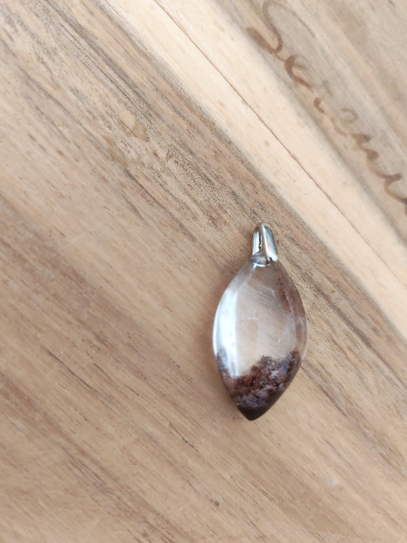 Pendentif lodolite navette - posé sur bois