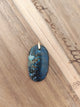 Pendentif shattuckite - posé sur bois
