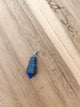 Pendentif pointe lapis lazuli - posé sur bois