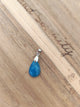 Pendentif apatite bleue - posé sur bois