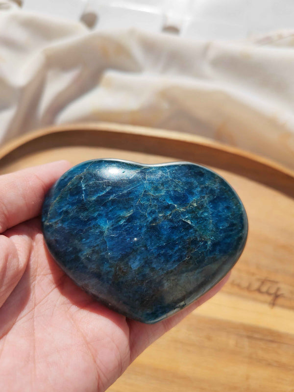 Cœur en Apatite Bleue – Pierre Naturelle Lithothérapie | Pièce Unique