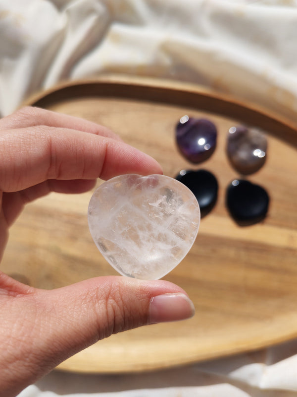 Pierre anti-stress cœur quartz rose pierre naturelle vue de dos
