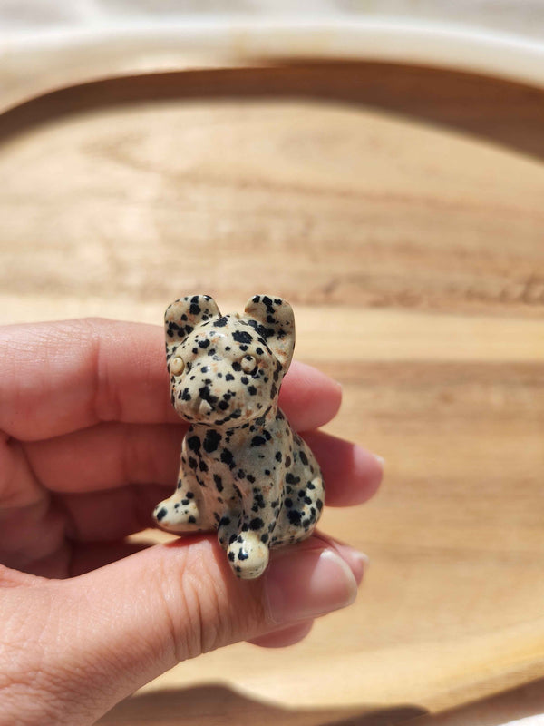 Bulldog en Jaspe Dalmatien – Statuette Pierre Naturelle Lithothérapie