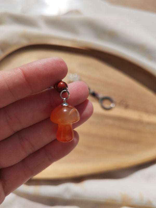 Champignon cornaline orange sculpté – pendentif porte-clés pierre naturelle